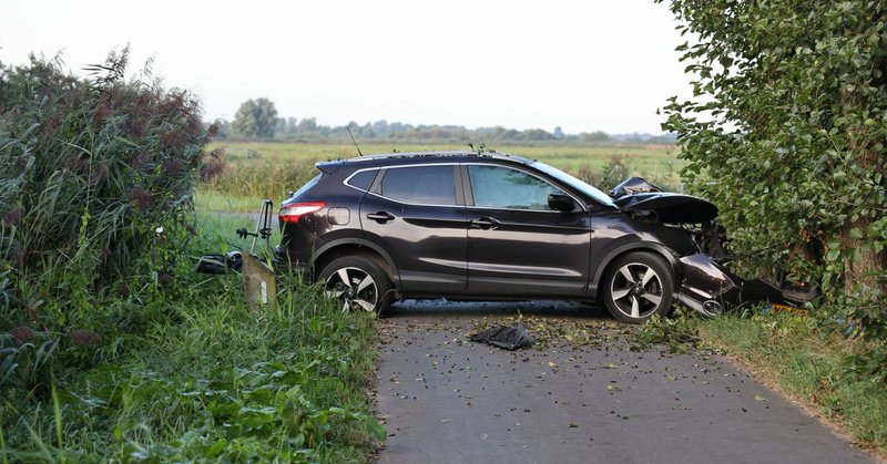 Bestuurder spoorloos na ongeluk bij Jistrum