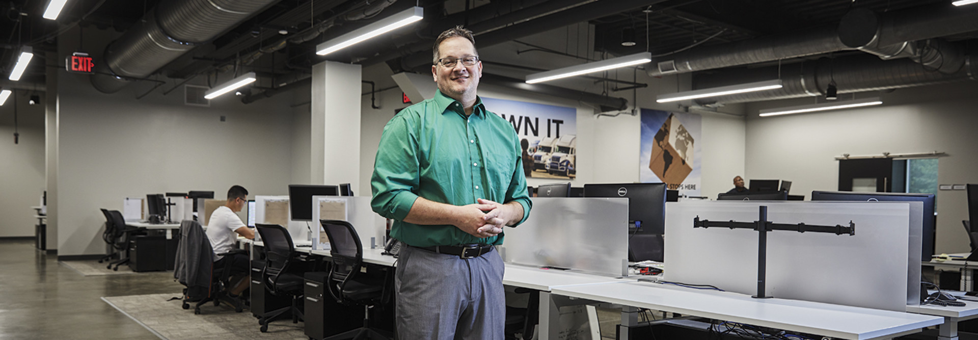 BizTechMagazine's tweet card. The simplicity of hyperconverged infrastructure makes multitasking easy for IT shops.