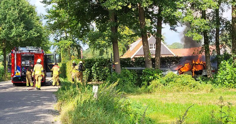 Auto in Manderveen verwoest door brand