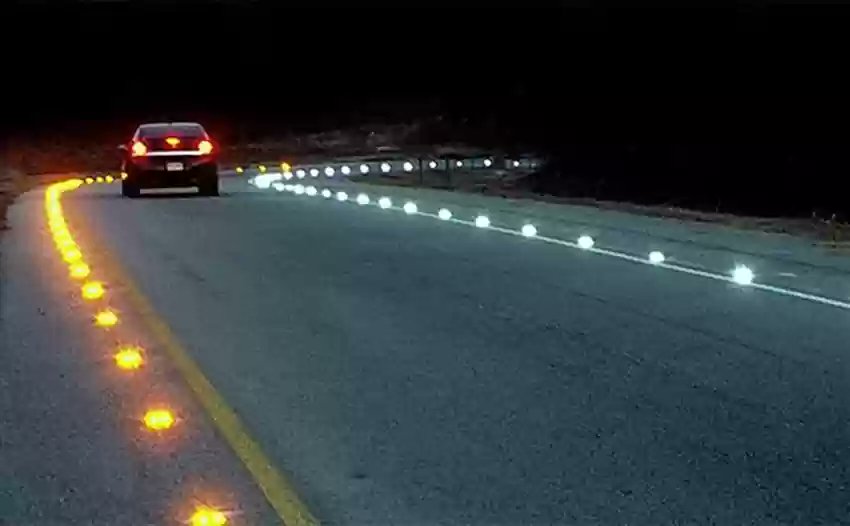 ABPNews's tweet card. Strong Roads in India: ऐसी स्वदेशी और गैर-परंपरागत तकनीक पर विचार किया जा रहा है जो ठोस सुरक्षित सड़कें बनाने में मददगार हों और सड़कों के गड्ढों की समस्या से भी निपट सके. 