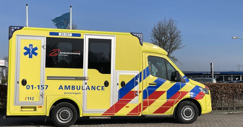 Automobilist ernstig gewond na botsing met maaimachine