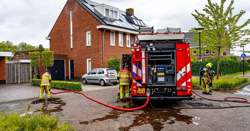 Brandweer redt woning aan Tabernastraat in Ewijk van grotere schade