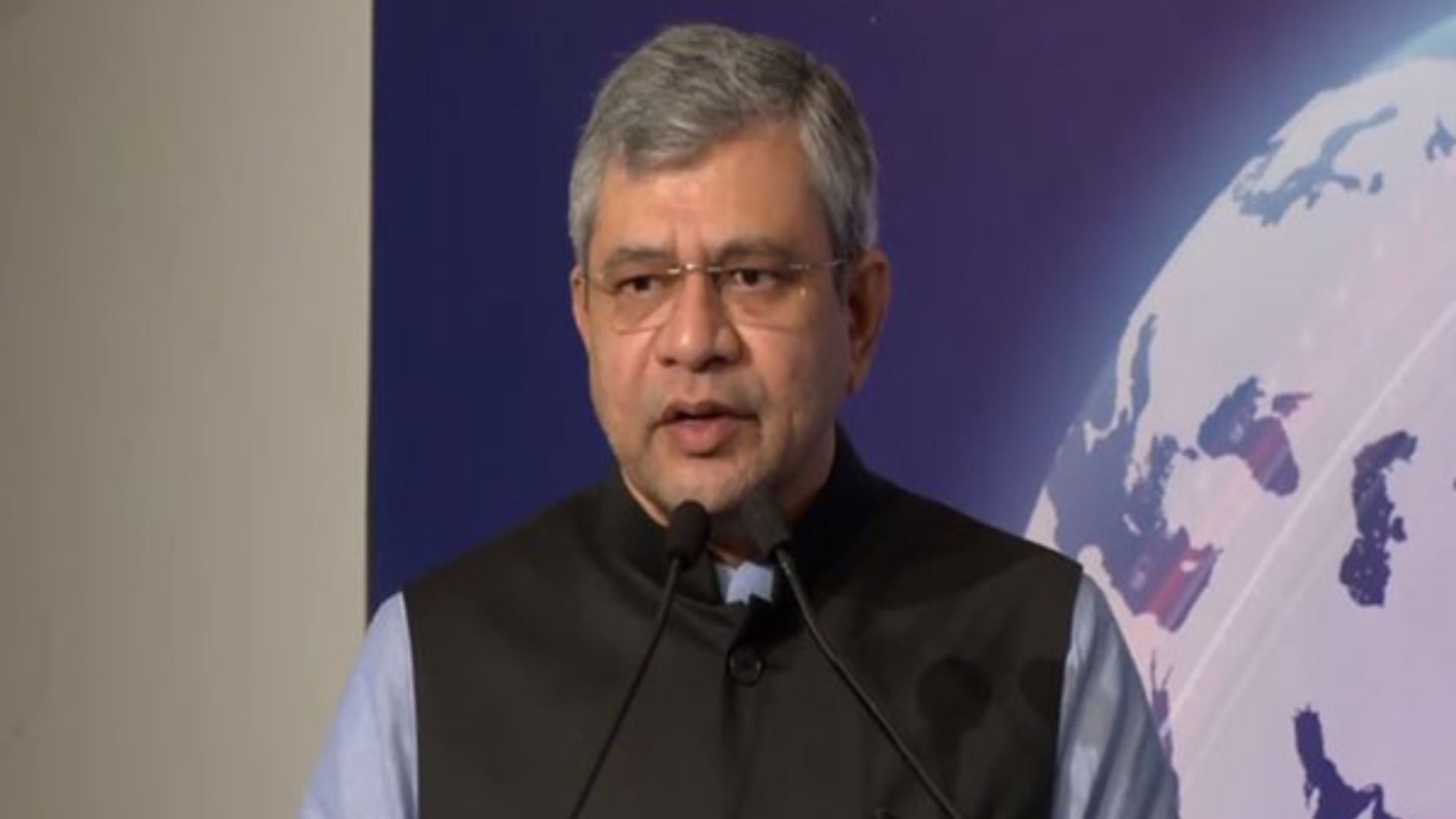 AmarUjalaNews's tweet card. केंद्रीय मंत्री अश्विनी वैष्णव ने मंगलवार को कहा कि पीएम नरेंद्र मोदी ने अपने तीसरे कार्यकाल में एक लक्ष्य निर्धारित