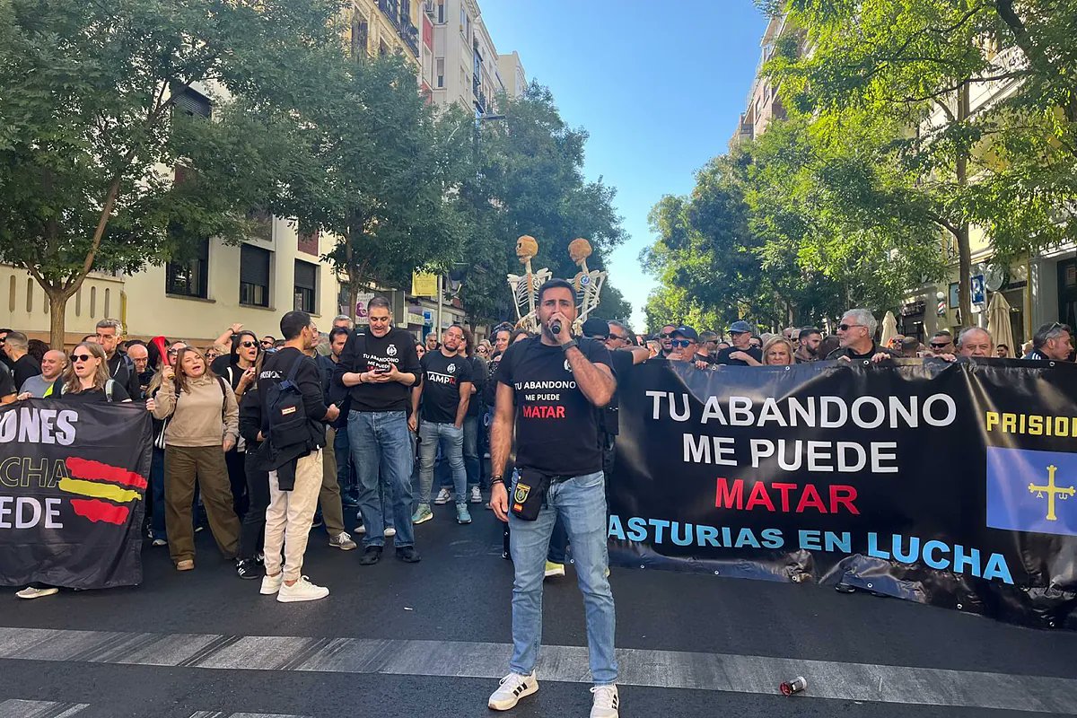 EL MUNDO on X: ""Nos agreden, abusan de trabajadoras y nadie hace nada".  Funcionarios de prisiones salen a la calle y pide la dimisión de Marlaska  ✍️ Gema Peñalosa https://t.co/DD9VQWb8R2" / X