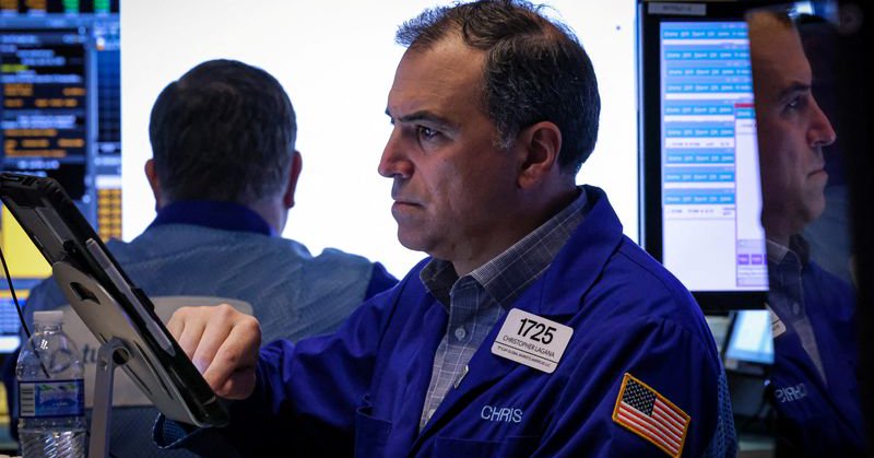 🚨 INVESTING : Borsa oggi: S&P 500 chiude sopra 6.700 grazie a scommesse su impatti limitati della chiusura governativa.