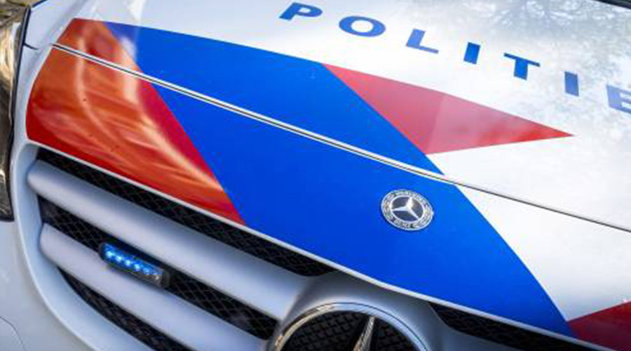 ridderkerksdb's tweet card. Bij een legale wietkwekerij in Hellevoetsluis is zondagochtend een overval geweest. De overvallers namen volgens de politie de productievoorraad mee. Er raakte niemand gewond. De politie meldt dat de