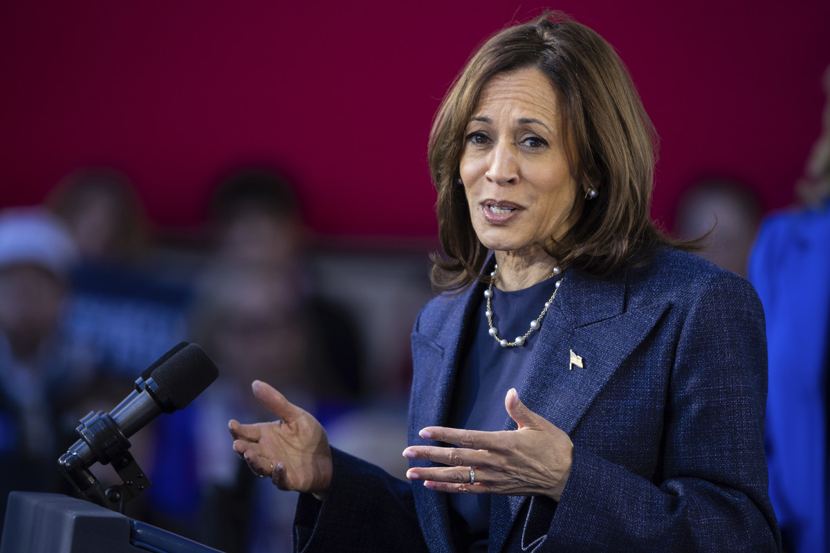 lisakashinsky's tweet card. Harris leads Trump 46 percent to 45 percent, well within the poll's margin of error.