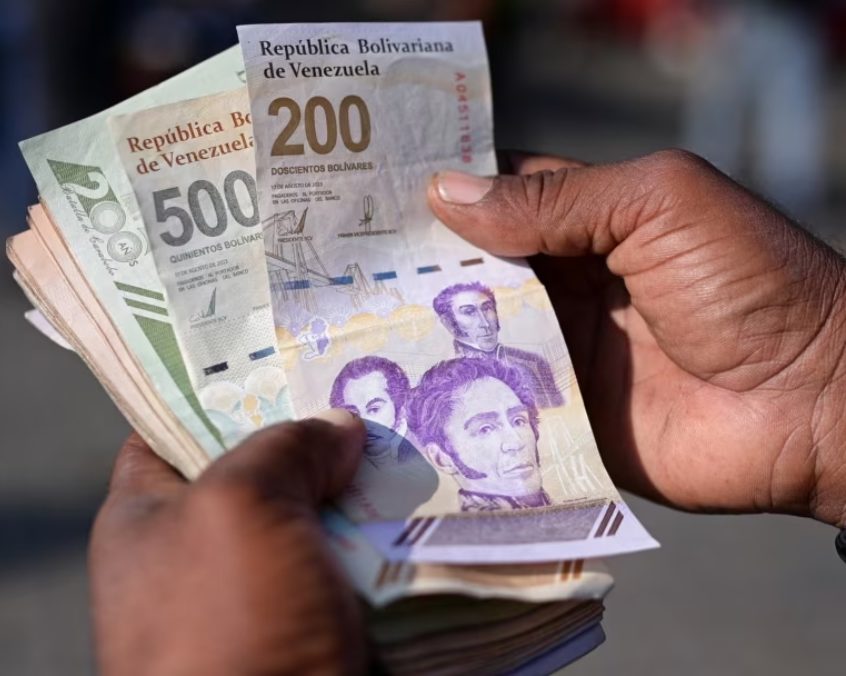 bancaynegocios's tweet card. La más reciente UCAB-Mercer indica que ocho de cada 10 empresas consultadas (81%) otorgan pagos distintos al salario y, además, conseguir mejores salarios es la principal razón de renuncia reportada...