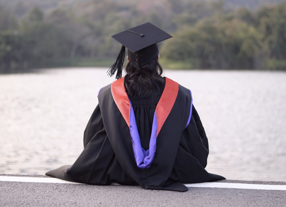 HIREMITALUMS's tweet card. They've had little advice from lecturers, heard nothing from employers, and graduation has largely been a "non-event." What's next?
