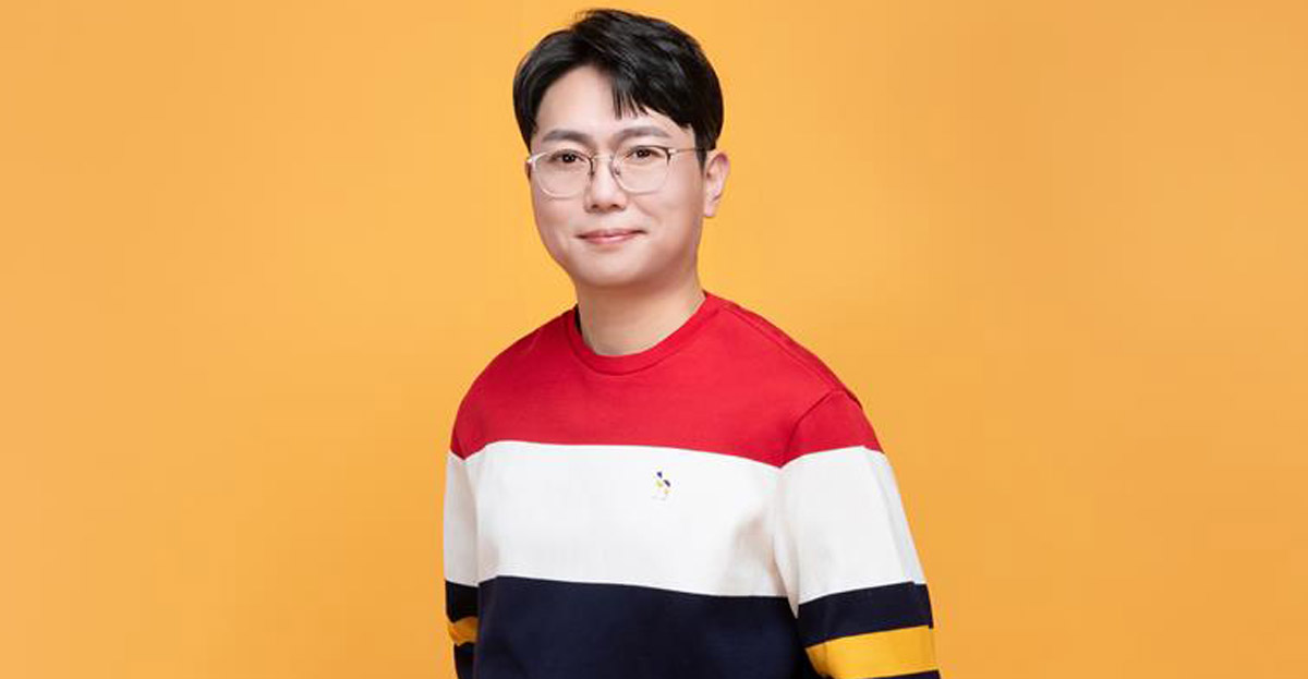 OhmyNews_Korea's tweet card. 한국교원단체총연합회(한국교총) 박정현 신임 회장이 고3 여자 제자에게 보낸 것으로 보이는 '자기', '사랑' 운운 '쪽지'가 발견된 가운데, 이 단체 회원들도 박 회장의 사퇴 요구를 쏟아내고 있는 것으로 나타났다. 24일, 교육언론 <창>이 한국교총 회원게시판을 살펴본 결과 최근 이틀 사이 박 회장의 사퇴를 요구...