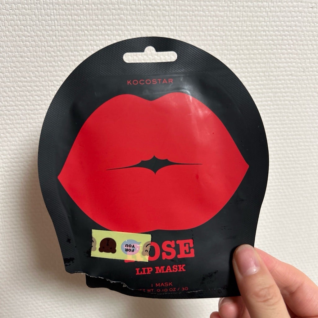 mi4644297475738's tweet card. 今日、お風呂上がりに新大久保で買った、リップマスクをつけることに💋開けたらびっくり😳⚠️口に貼って、はがした後に撮影しました。　決して、手が小さいのではありま…