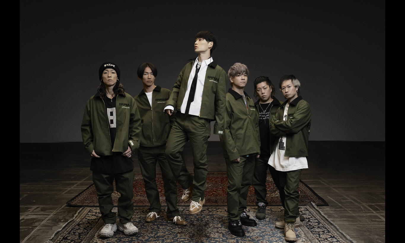 gasusena's tweet card. 結成25周年、デビュー20周年を迎えたUVERworldの3カ月連続特集。東京ドーム公演を軸に、その直前に行なわれたライブハウス公演や過去ライブの模様をお届け！