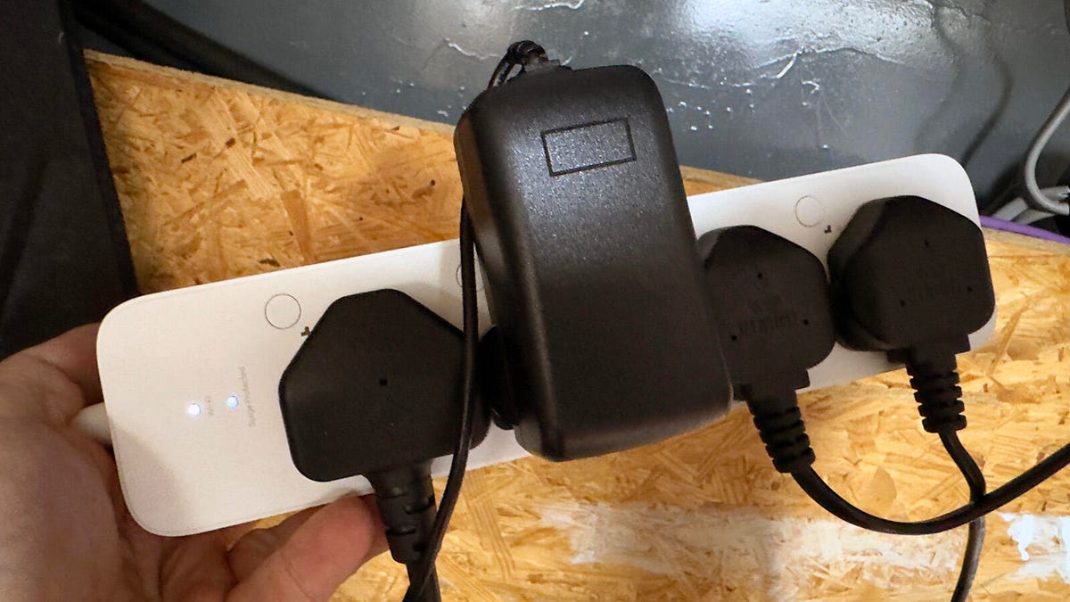 ZDNET's tweet card. Tapo's smart power strip features six outlets and monitors energy usage in real time, even for devices that are switched off.
