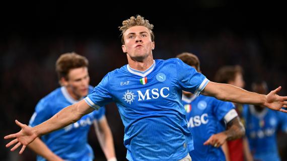 emilio_giuliano's tweet card. Il Napoli si gode il suo nuovo gioiello, Rasmus Hojlund, destinato a diventare l'attaccante del futuro. L'attaccante danese ha infatti firmato un contratto a lunghissimo termine, fino al 2031,...