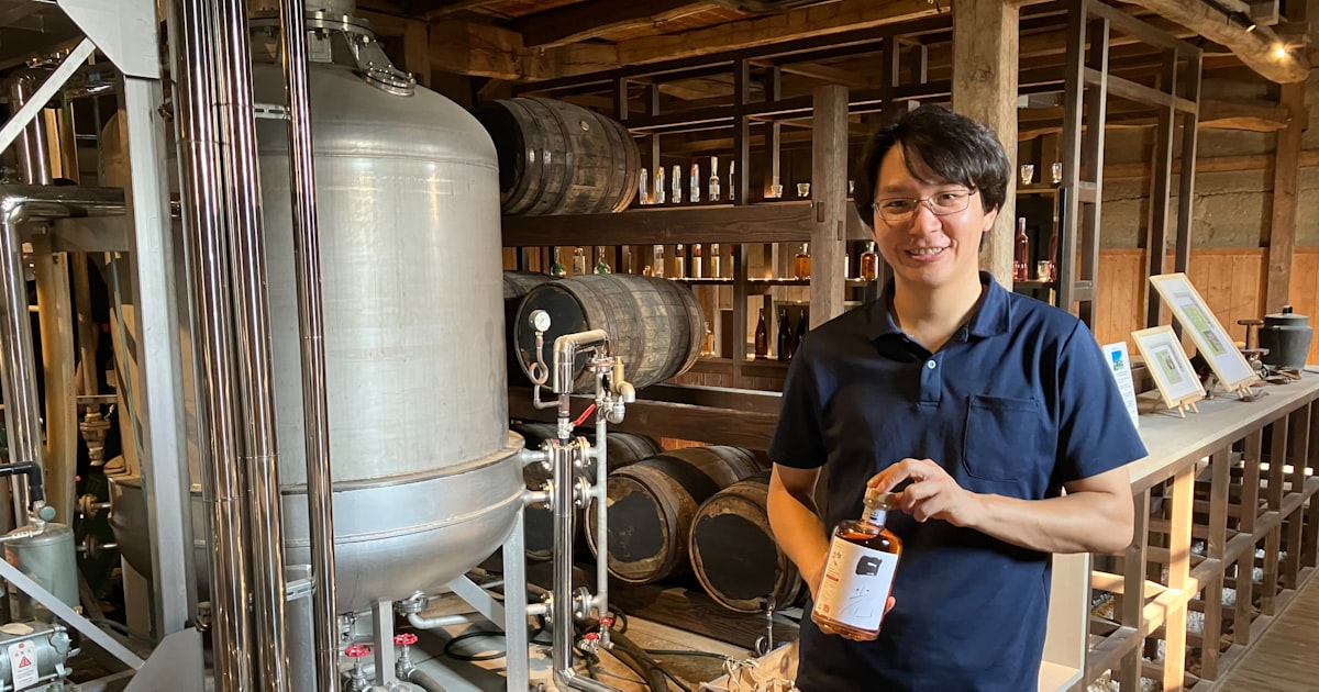 nishiborisyuzo's tweet card. 日本酒「門外不出」を製造・販売する西堀酒造（栃木県小山市）が最高級の新銘柄を立ち上げた。ブランド力を高め、米欧主要都市の高級飲食店を開拓する。10月中旬から国内で売り出す栃木県産初のウイスキーの輸出にも取り組む。国内の清酒市場が縮小する中、ウイスキーとの「二刀流」を武器に高級路線で海外市場を攻める。西堀酒造は2018年に日本酒の輸出を始めた。米国やオランダ、タイなど9カ国・地域で販売し、海外売