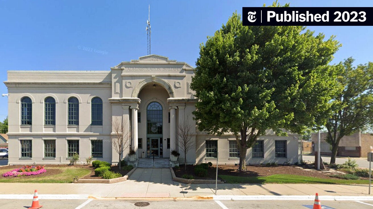 PaulBell55's tweet card. A reporter for The Daily Southtown received three citations from the government of Calumet City, Ill., but the city said that it would dismiss them after hearing from the media company’s lawyer.