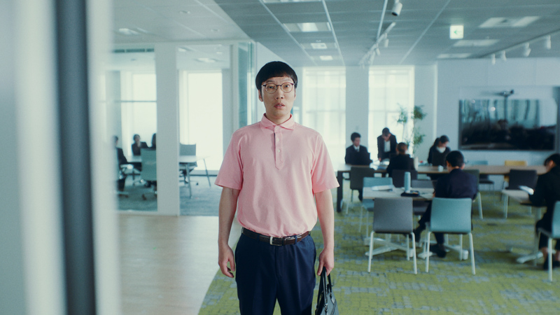 OpenWork_JP's tweet card. 男性ブランコ・平井まさあきさん出演の新CMを、8月18日より放映開始 ― ビジネスパーソンに扮する平井さんが、転職後のギャップあるあるを表現 ― 転職・就職のための情報プラットフォーム「OpenWor...