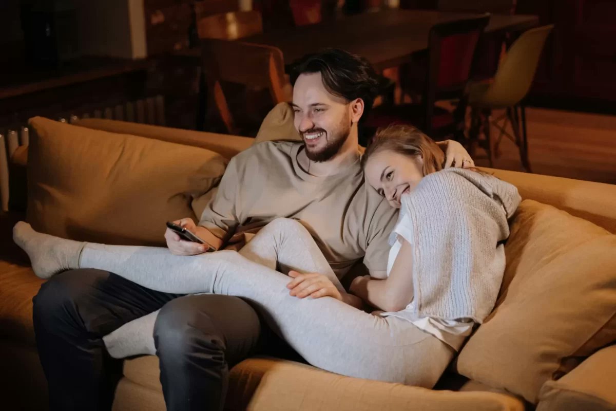pathdivinity's tweet card. Looking for the best romantic movies for date night at home? Discover 11 perfect picks for a cozy and unforgettable evening together!