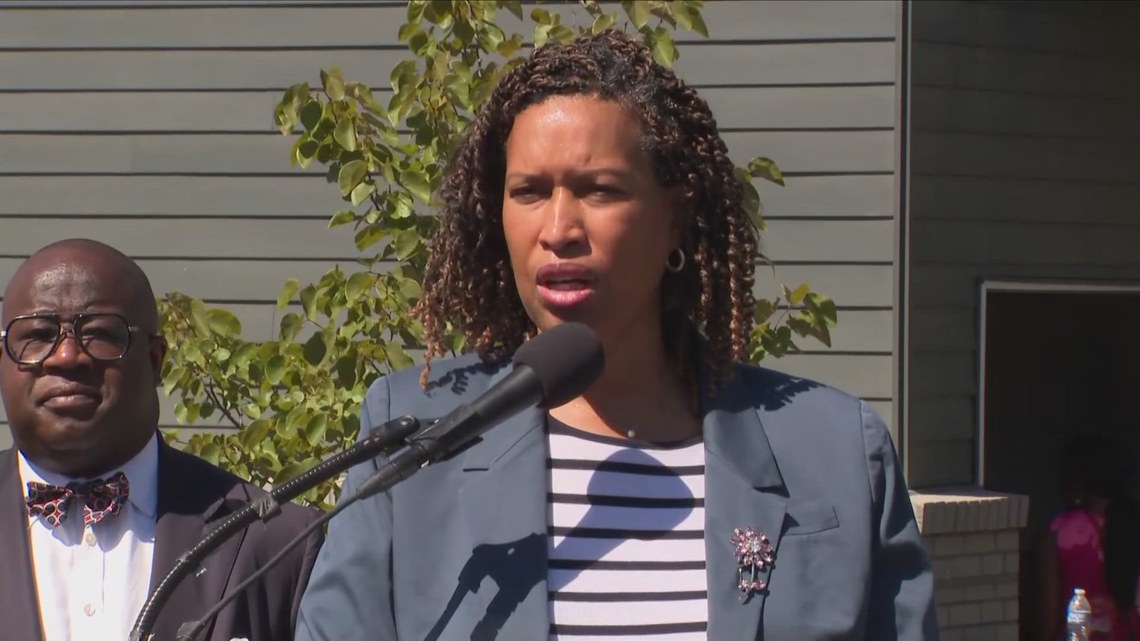 Simone_DeAlba's tweet card. The president called out Mayor Muriel Bowser in a Truth Social post published just after 1 a.m. on Monday.