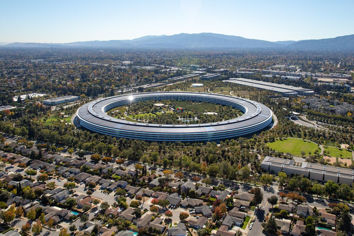markgurman's tweet card. Apple is intensifying the spotlight on hardware chief John Ternus as executive succession looms. Also: The company shelves the “Vision Air” to focus on glasses, but updates of the Vision Pro and iPad...
