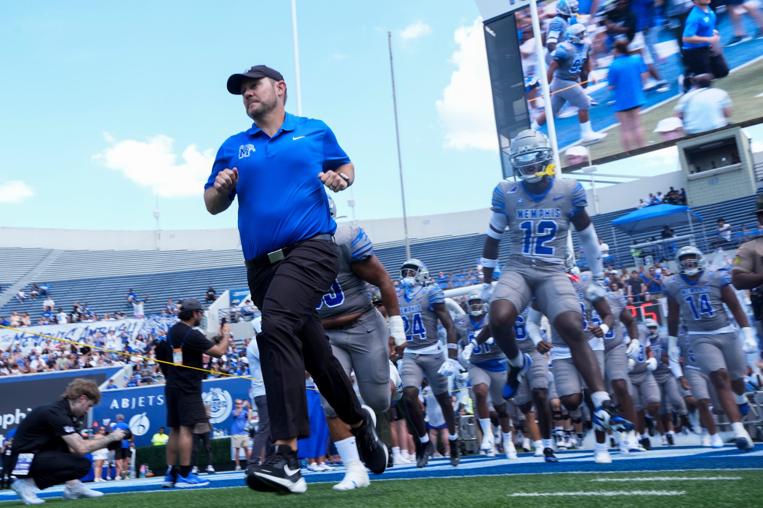 RivalsBmoss's tweet card. Examining and evaluating Memphis Tigers Head Coach Ryan Silverfield. Does Memphis truly value Silverfield? Let's take a look.