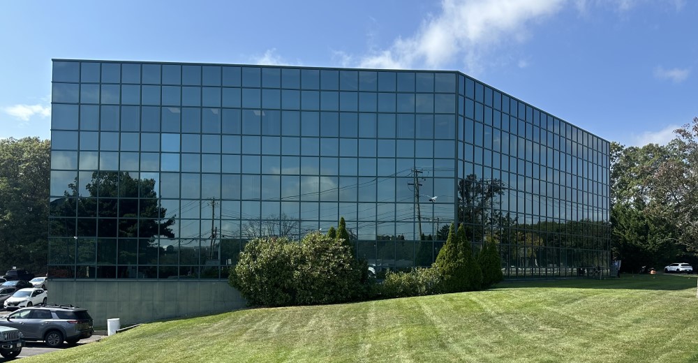 LIBN's tweet card. Suffolk OTB relocates staff to new 37,000-sq-ft Hauppauge HQ, expanding operations near Jake’s 58 Casino.