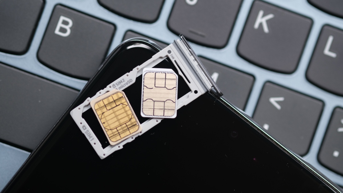 mybroadband's tweet card. A Comric says that roughly 60% of mobile banking fraud is directly related to crimes involving SIM swaps.