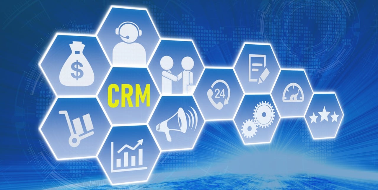 stack_bd's tweet card. A dive into the best free CRM for B2B sales. Which is the most generous with features? What do you get with these free CRM plans?