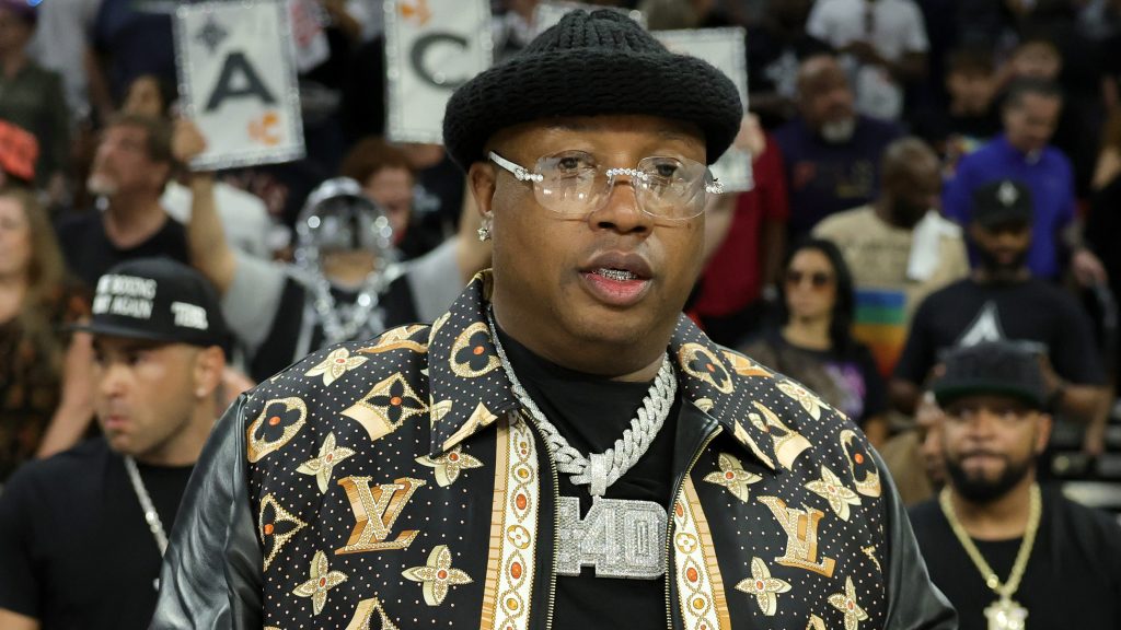 VibeMagazine's tweet card. E-40 performed a medley of his top tracks on NPR's 'Tiny Desk' for Black Music Month.