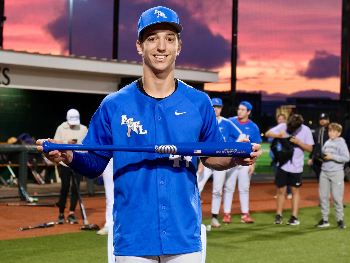 ASFL_Shoot4Cure's tweet card. The senior shortstop blasted 14 homers in the final round to take the trophy.