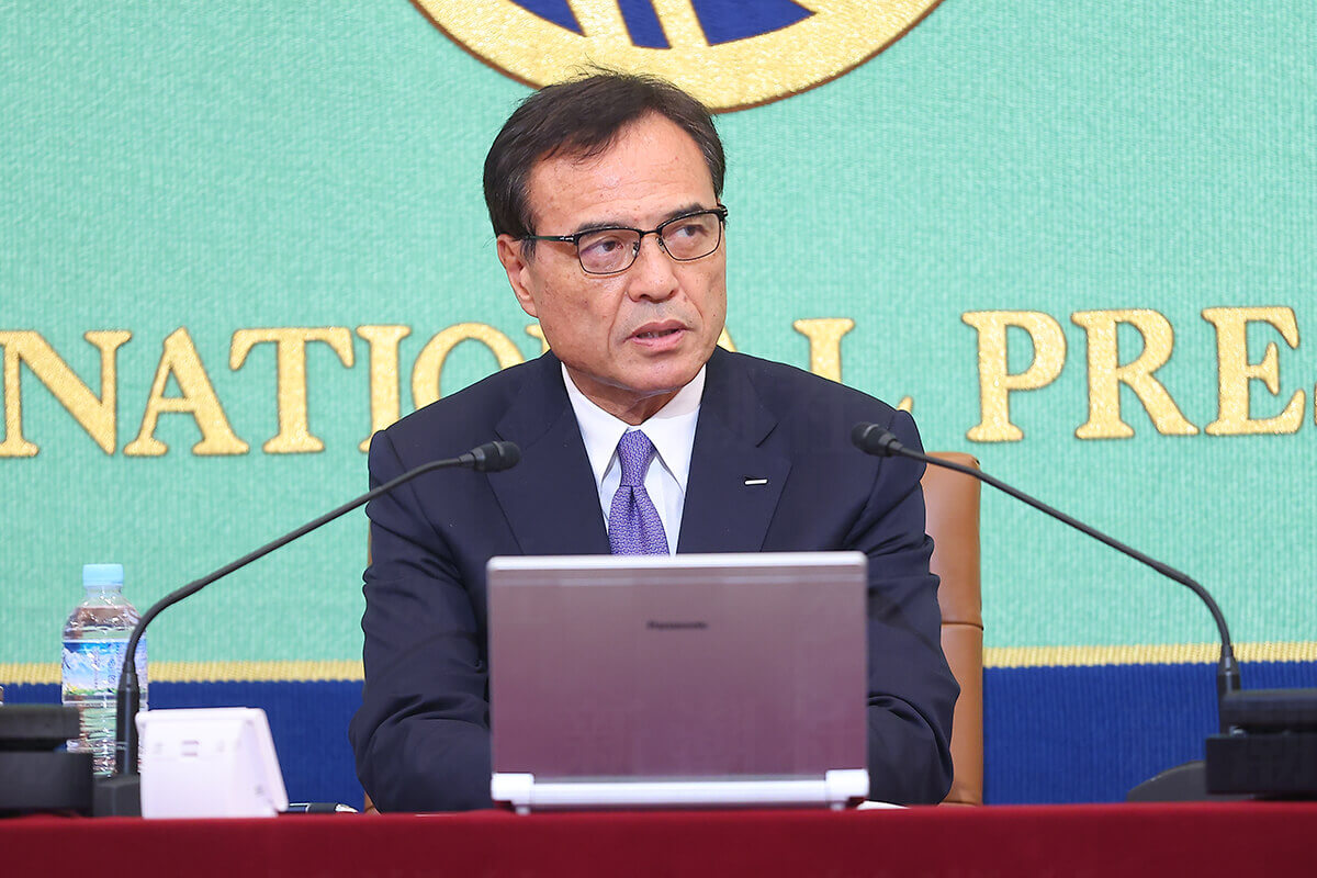 dailyshincho's tweet card. サントリーHD会長だった新浪剛史氏（66）がその職を辞したのは、9月2日のこと。…