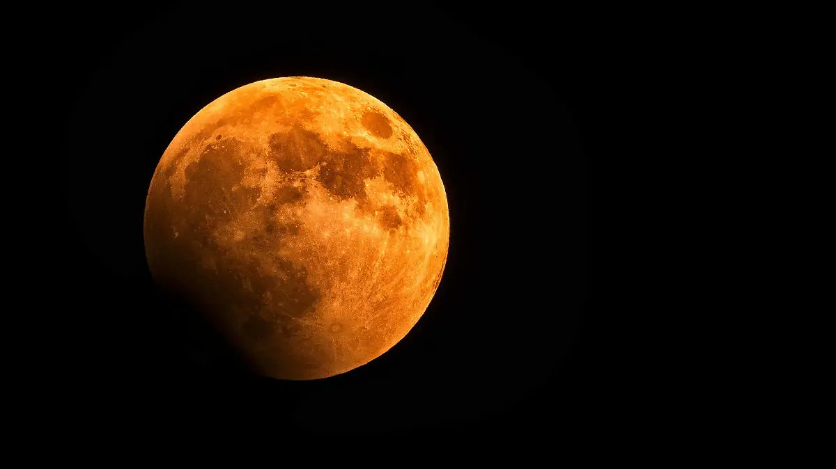 ElSoldeHgo's tweet card. Lluvia de estrellas, alineación planetaria y superluna de cosecha, entre los eventos que no te puedes perder este mes