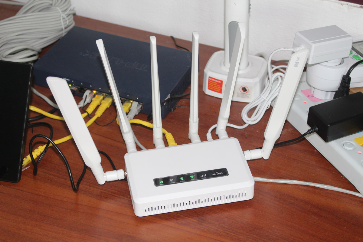 GLiNetWiFi's tweet card. GL.iNet Spitz AX, also known as GL-X3000NR, is a compact 5G NR WiFi 6 router running OpenWrt 21.02 on a MediaTek Filogic 820 (TM7981A) dual-core