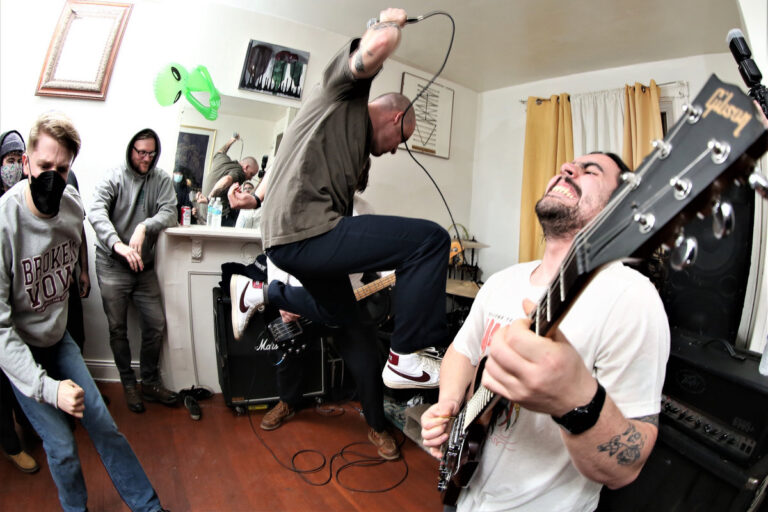 PSTEnews's tweet card. テネシー州の Hardcore Punk バンド Gumm は、新曲