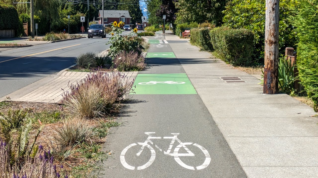 MultiModalExp's tweet card. 5th Street Raised Cycle Track (Courtenay, BC - July 2024)
