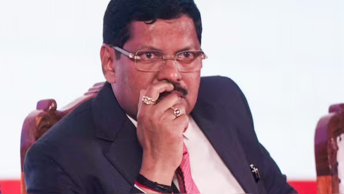 UnSubtleDesi's tweet card. After advocate Rakesh Kishor hurled a shoe at CJI Gavai, he was pardoned and charges were not pressed against him - read why | OpIndia News