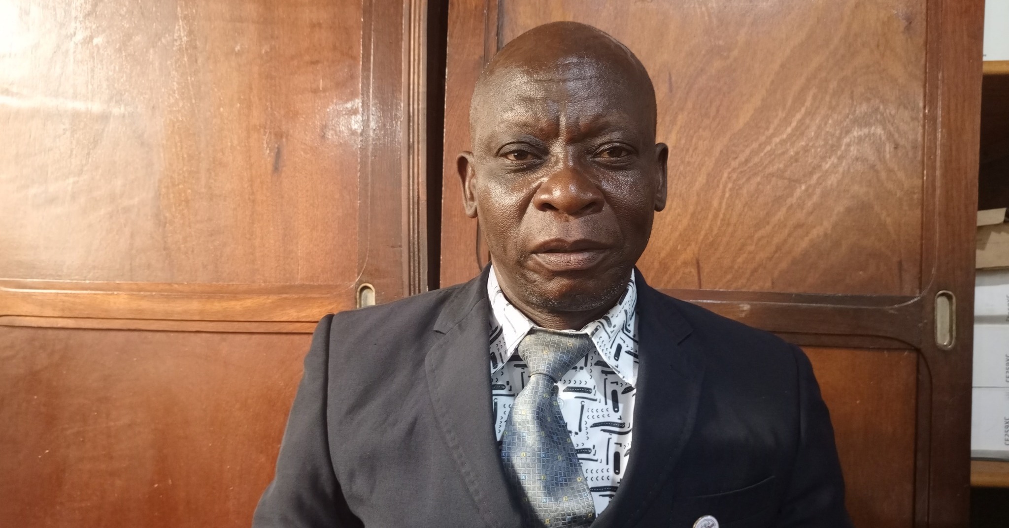RadioGuira's tweet card. Le président de la Commission vérité, justice, réparation et réconciliation (CVJRR), le Dr Henry Yenzapa, est l'invité de notre rédaction. Il détaillera les projets à moyen et long terme de la...