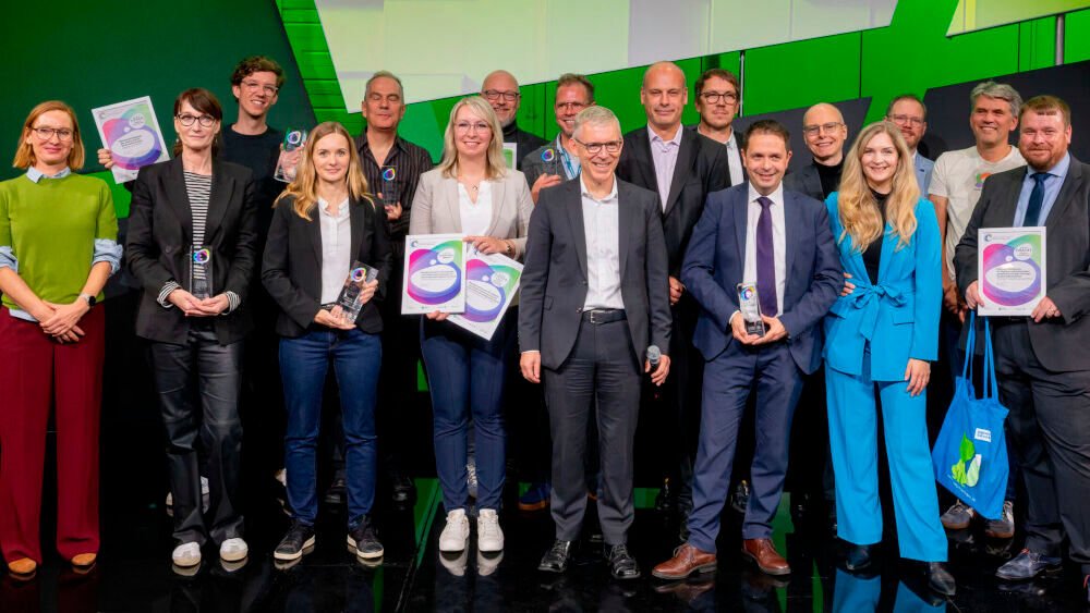 egovernmentde's tweet card. Die Gewinner des Open-Source-Wettbewerbs in der öffentlichen Verwaltung wurden im Rahmen der Smart Country Convention gekürt – ein Projekt gewann sogar doppelt.