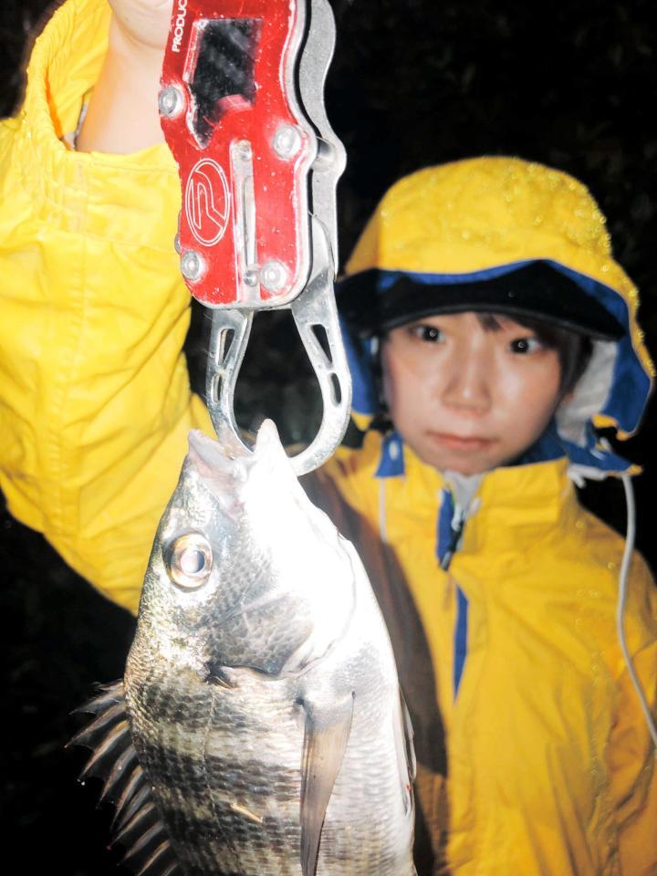 tsuri_bit's tweet card. こんにちは、竹内夏紀です！　前回、３時間で０匹という惨敗だったクロダイちゃん…リベンジに行ってきました！