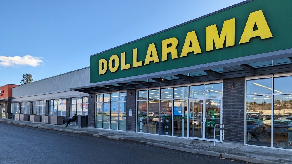 FlexyJob's tweet card. Dollarama is hiring an Assistant Team Leader (full-time and part-time opportunities). This leadership role supports store management in day-to-day operations, people supervision, merchandising...