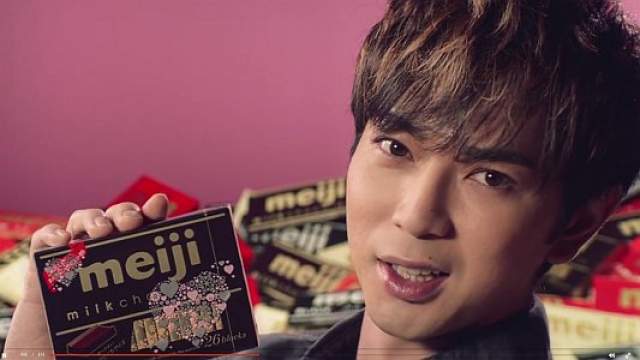 jfifdecoder's tweet card. 嵐松本潤 ミルクチョコレート CM 嵐 松本潤 明治製菓 ミルクチョコレート CM ミルチ2017 1926年篇「つまり大正15年」「あれ？ 明治じゃない」 嵐の松本潤さんが、明治ミルクチョコレートが生まれたのが1926年の大正15年で、明治時代ではない事に気づいてしまうCMです。 Youtube