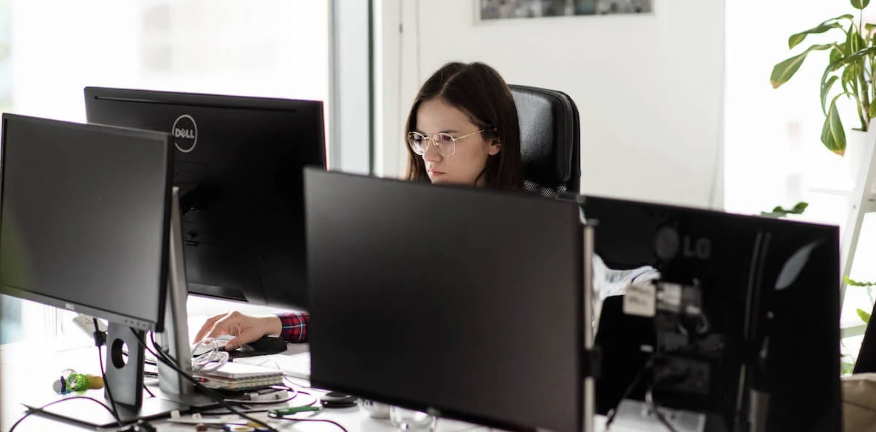 netguru's tweet card. Discover how well-structured managed services agreements with clear SLAs can save companies up to 24% in annual IT costs and enhance service quality.