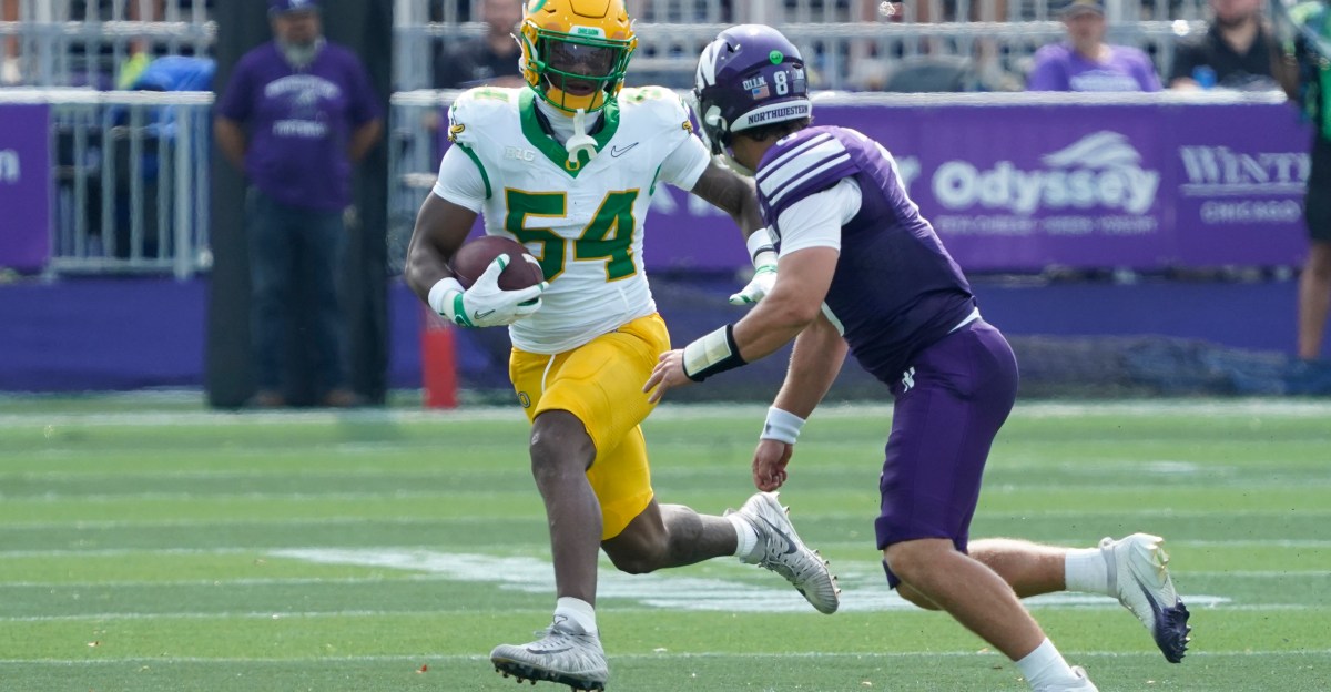 AddictedToQuack's tweet card. Breaking down the footage of the Oregon Ducks’ road win over the Northwestern Wildcats
