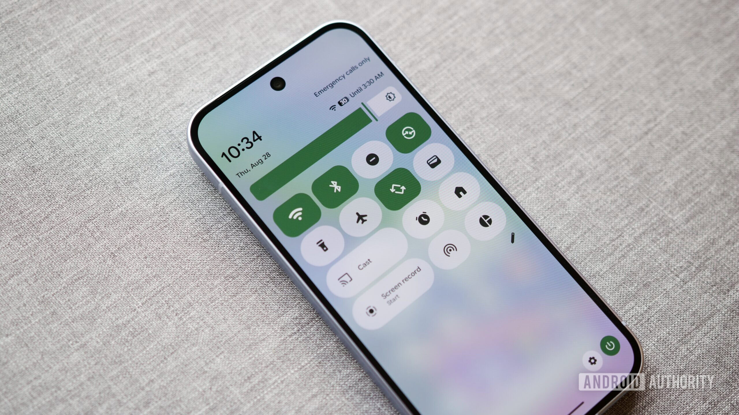 _tech_robot_'s tweet card. Google is adding a new setting to disable background blur effects in Android, making text much easier to read. Here's how to turn it on.