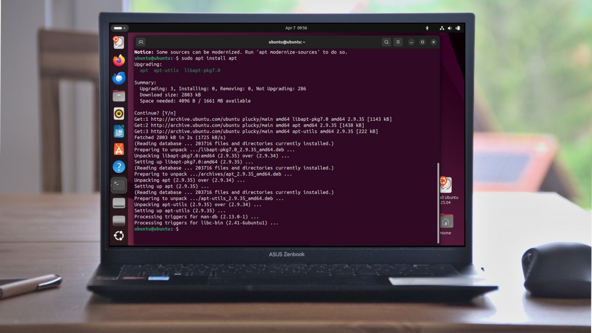 fosspost's tweet card. The Linux package manager apt has now been released as stable version 3.0.0. It brings an improved display, for example.