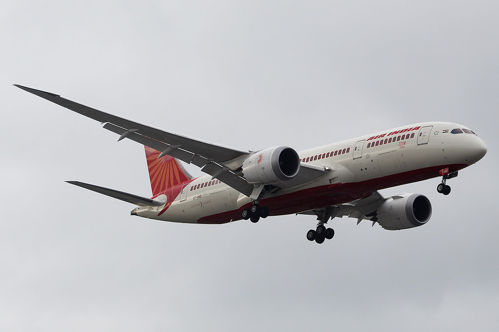 AeroInsideCom's tweet card. Discover all inside details about what happened during airplane incident India B788 at Hong Kong on Oct 20th 2018, descended to 200 feet AGL 2.6nm short of the runway