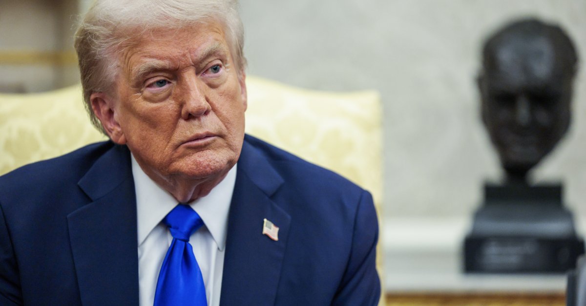 eddsmitty's tweet card. President Donald Trump signaled that the White House is open to denying back pay to furloughed employees once the government shutdown ends.