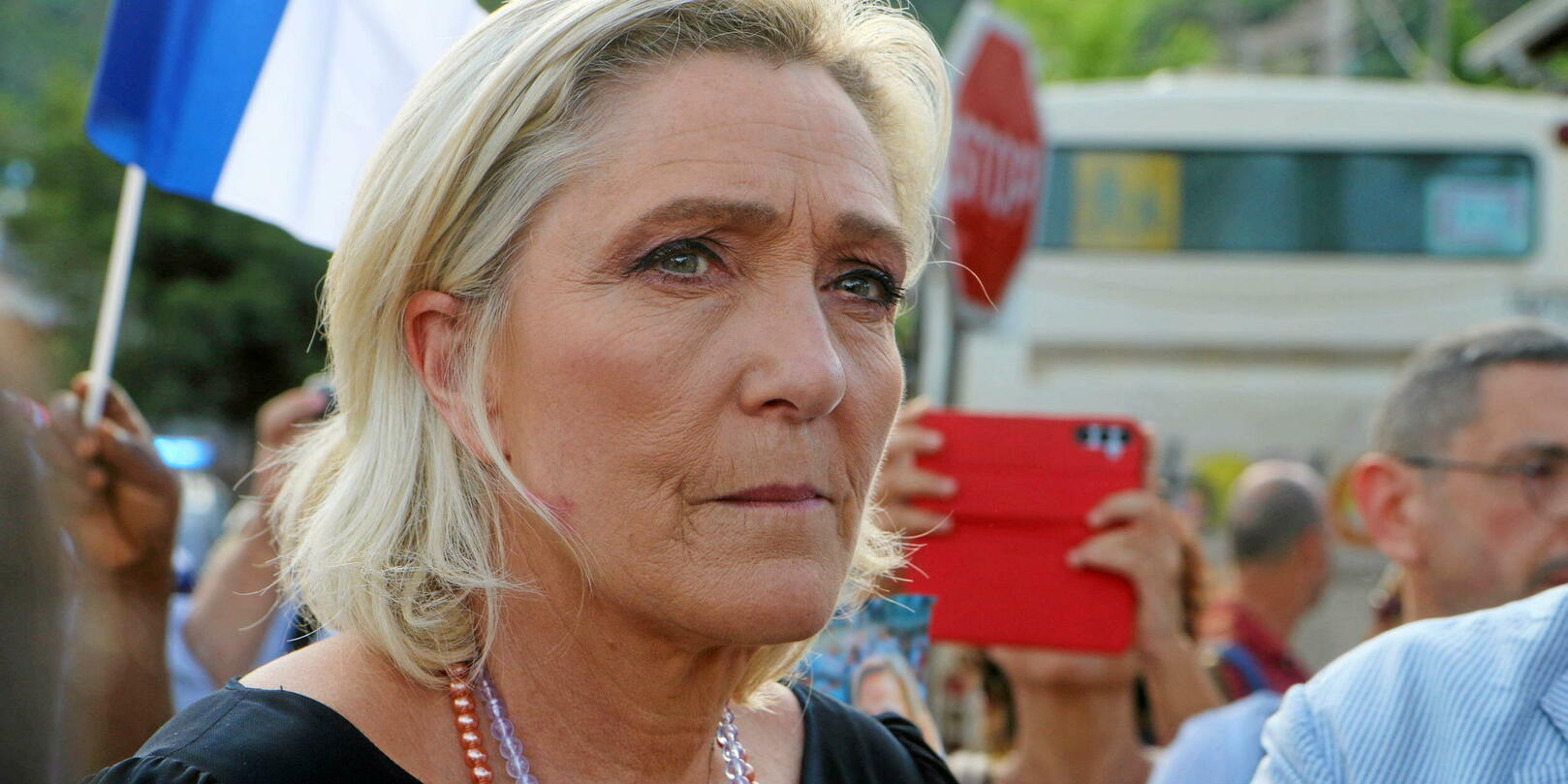 Mathilde_Sd's tweet card. Première responsable d’opposition à se rendre à Mayotte, où on la prénomme « Tati Mariama », après le cyclone Chido, Marine Le Pen doit y présenter un « plan de reconstruction » de l’île.