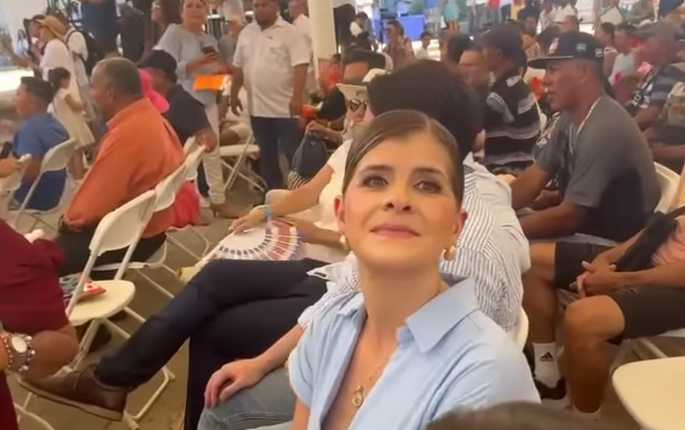 crhoycom's tweet card. El Santuario Nacional Basílica de Nuestra Señora de los Ángeles frenó el llamado electoral de la candidata presidencial del Partido Pueblo Soberano (PPSO), Laura Fernández, quien pretendía usar las...