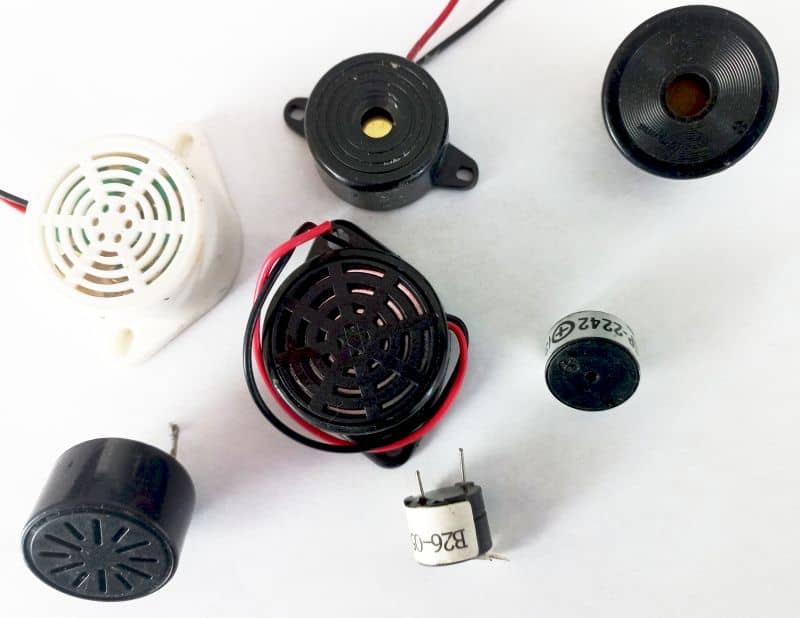circuitbasics's tweet card. Learn the differences between active buzzers and passive buzzers.